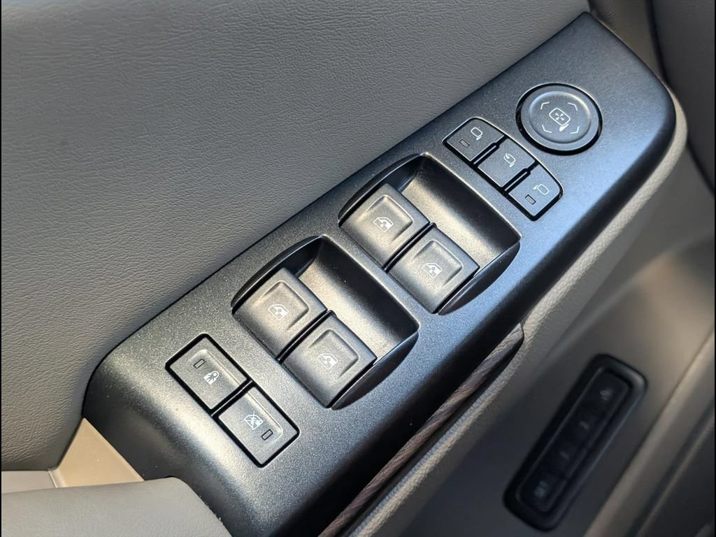 Used 2018 GMC Yukon SLT w/ Premium Edition AWD/4WD image 12
