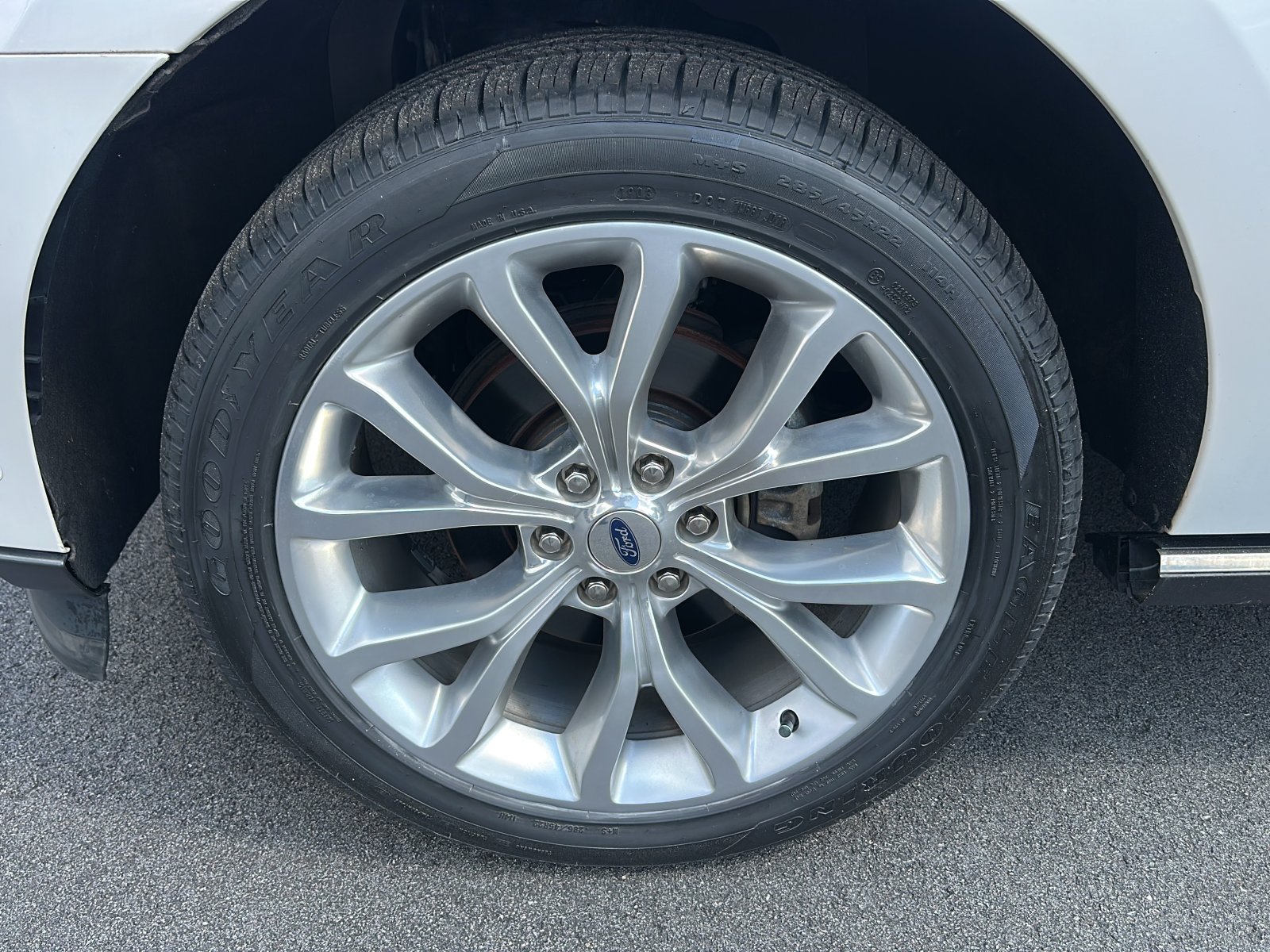 Used 2019 Ford Expedition Limited w/ Equipment Group 302A AWD/4WD image 9