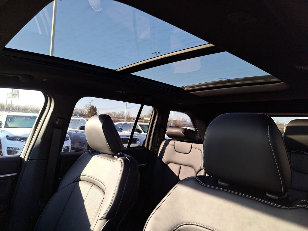 New 2026 Jeep Grand Cherokee Limited Reserve AWD/4WD image 12