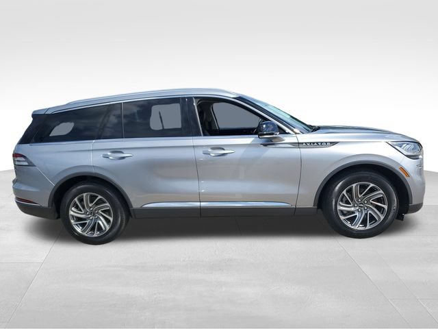 Used 2023 Lincoln Aviator 2WD image 3