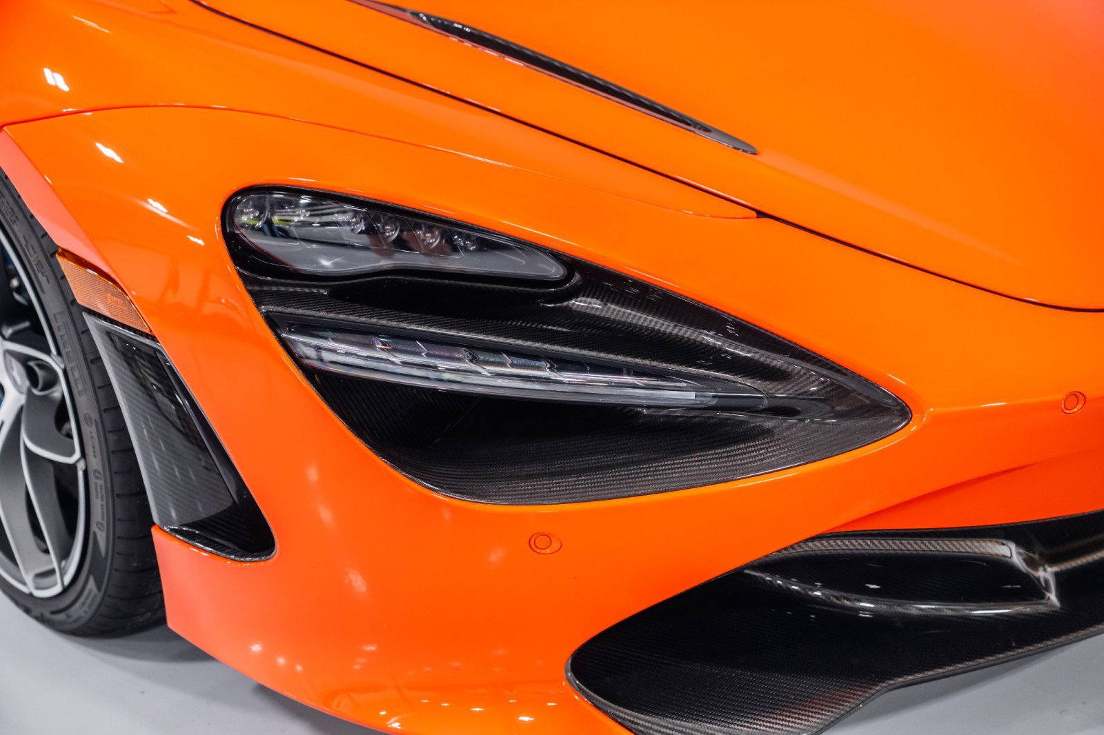 Used 2019 McLaren 720S Performance RWD image 24