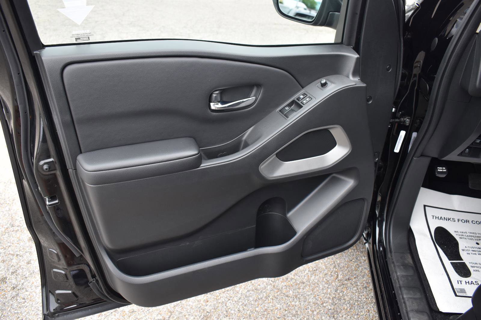 Used 2025 Nissan Frontier SV image 22