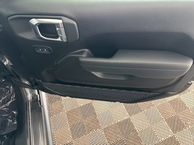 Used 2025 Jeep Wrangler Willys image 21