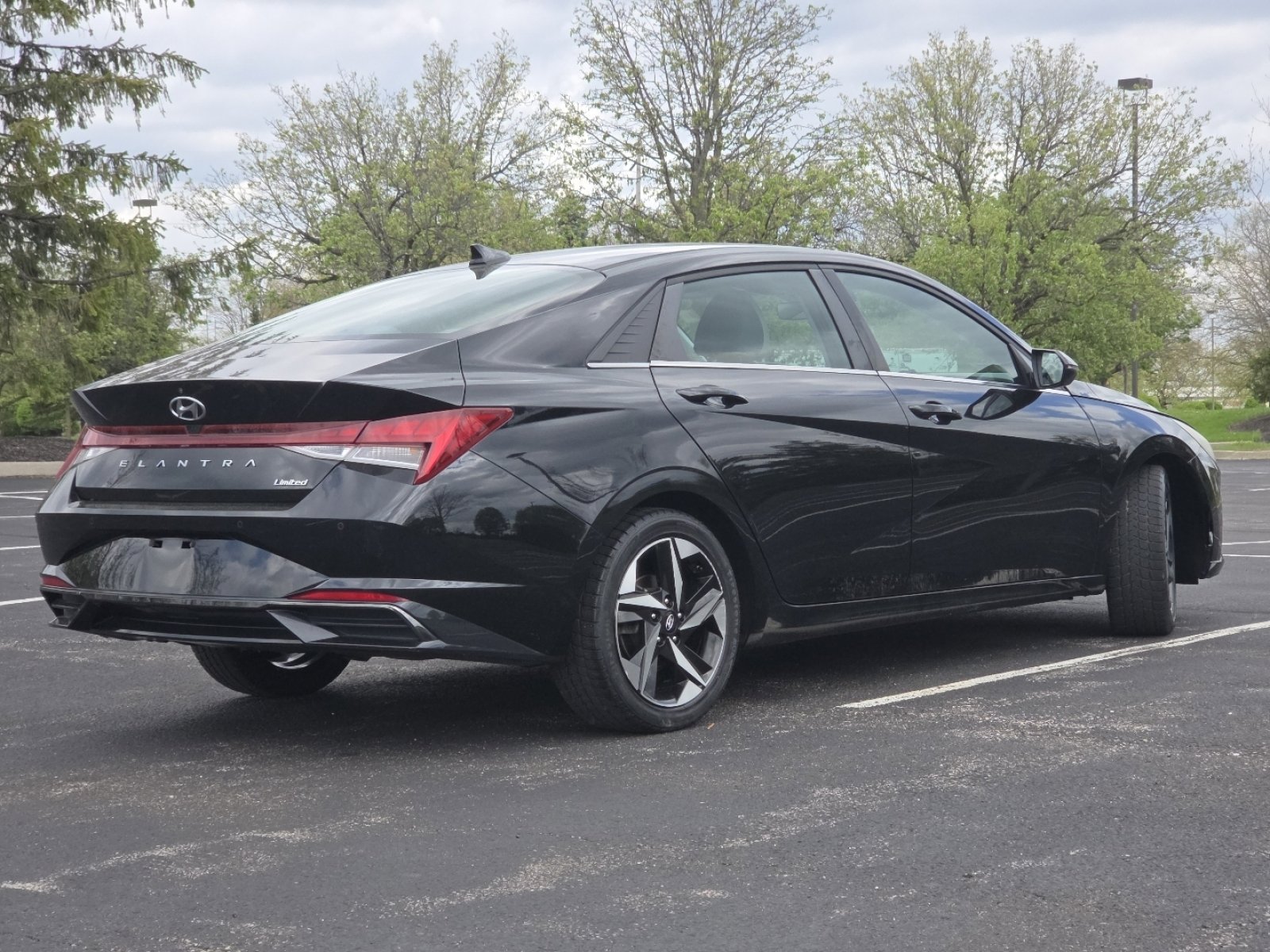 Used 2021 Hyundai Elantra Limited image 21