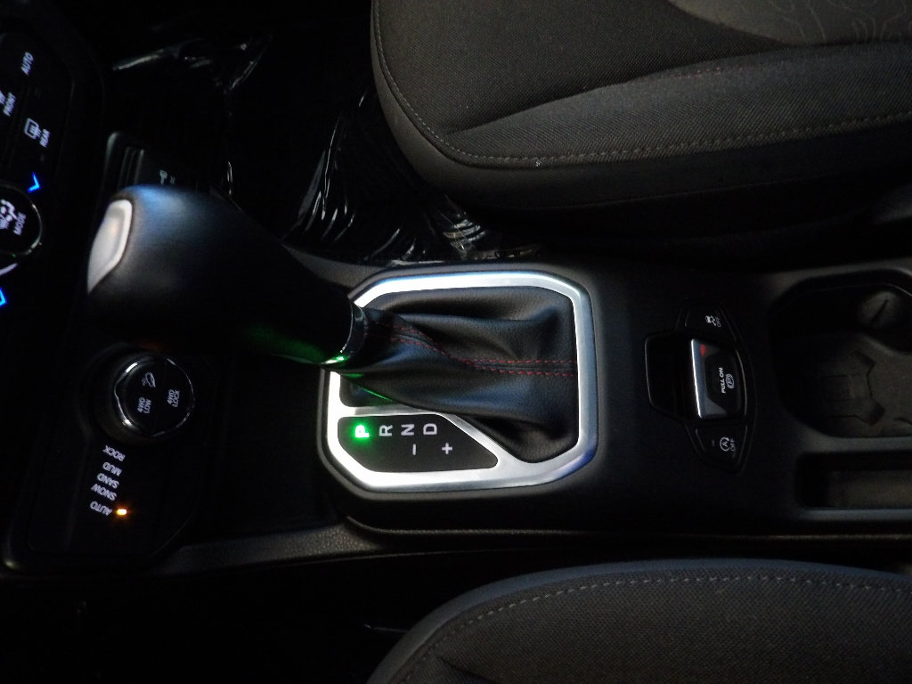 Used 2023 Jeep Renegade Trailhawk AWD/4WD image 31