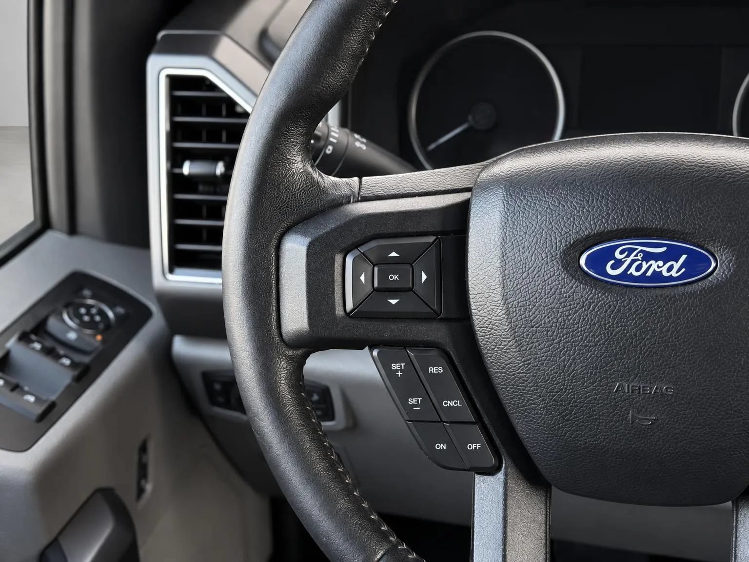 Used 2019 Ford F150 XLT w/ Equipment Group 302A Luxury AWD/4WD image 33