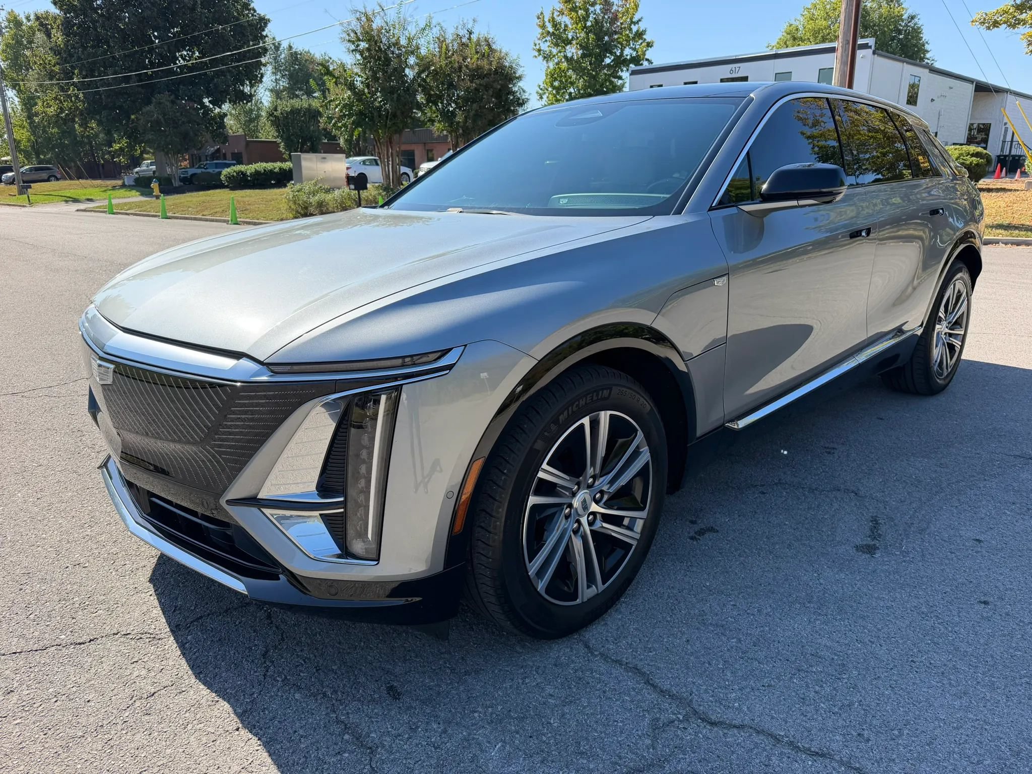 Used 2024 Cadillac Lyriq Luxury AWD/4WD image 7