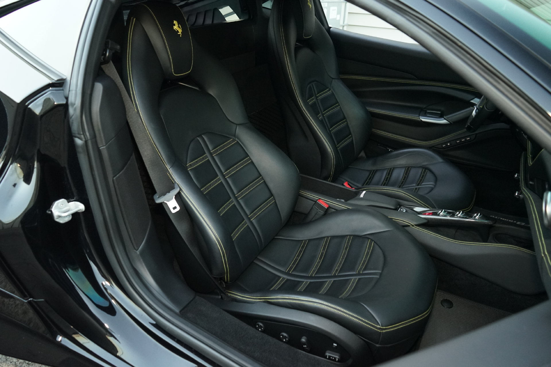 Used 2020 Ferrari F8 Tributo RWD image 11