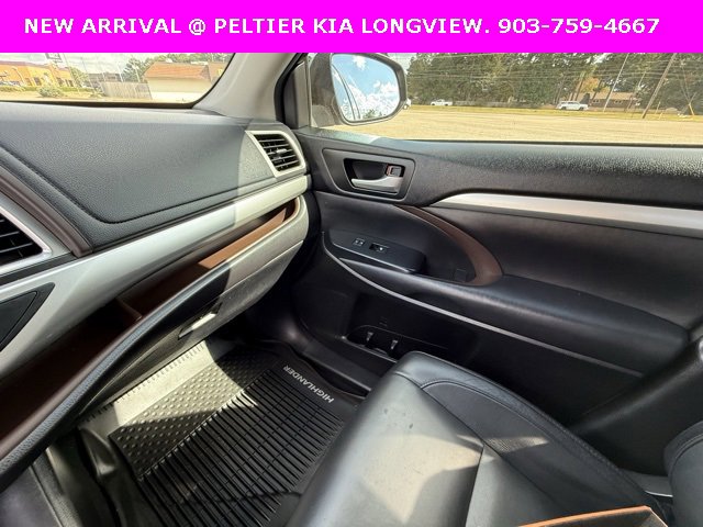 Used 2017 Toyota Highlander XLE image 25