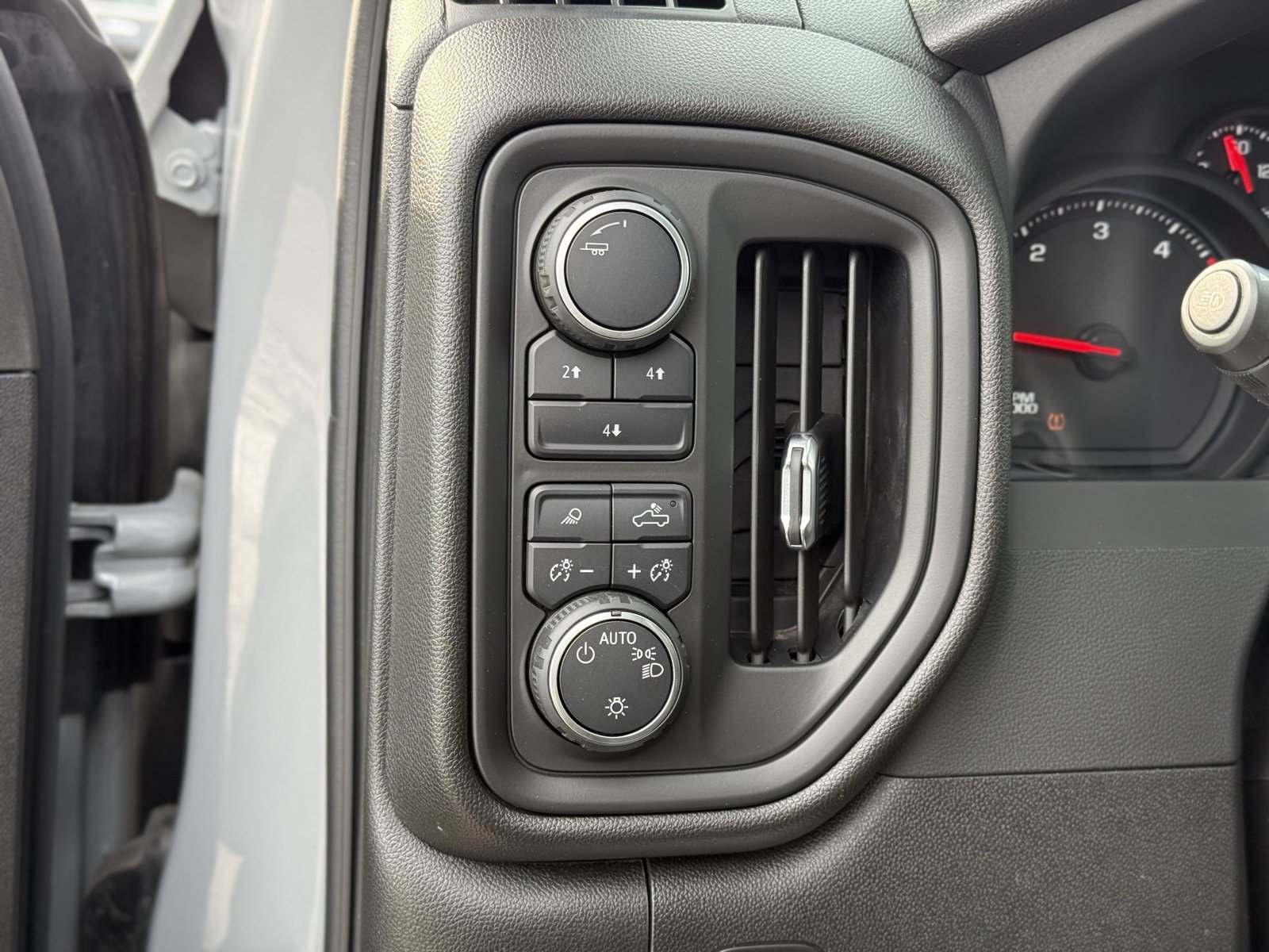 Used 2025 Chevrolet Silverado 2500 Custom w/ Custom Value Package image 24