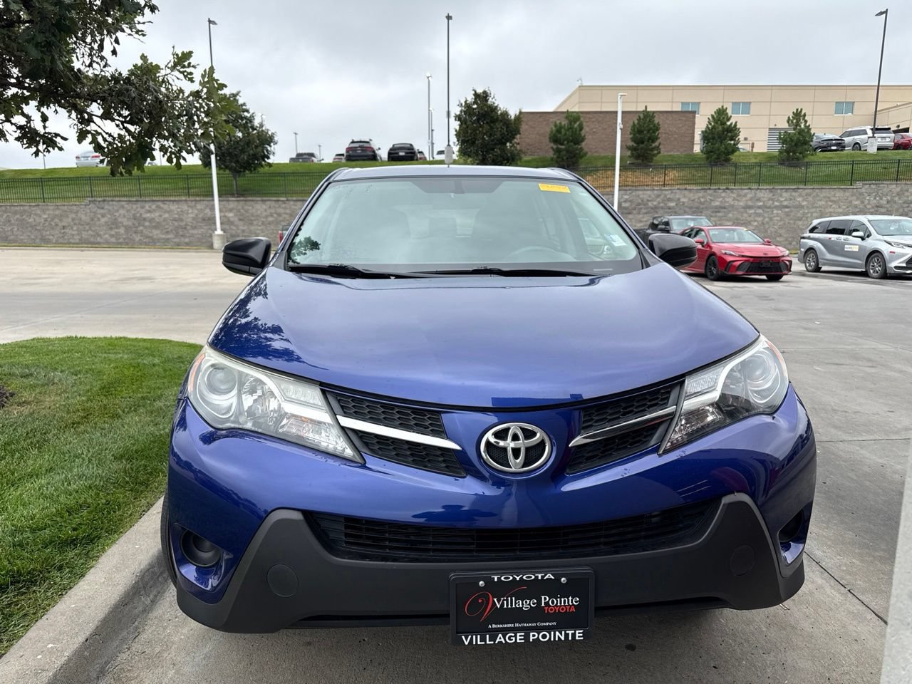 Used 2015 Toyota RAV4 LE AWD/4WD image 1