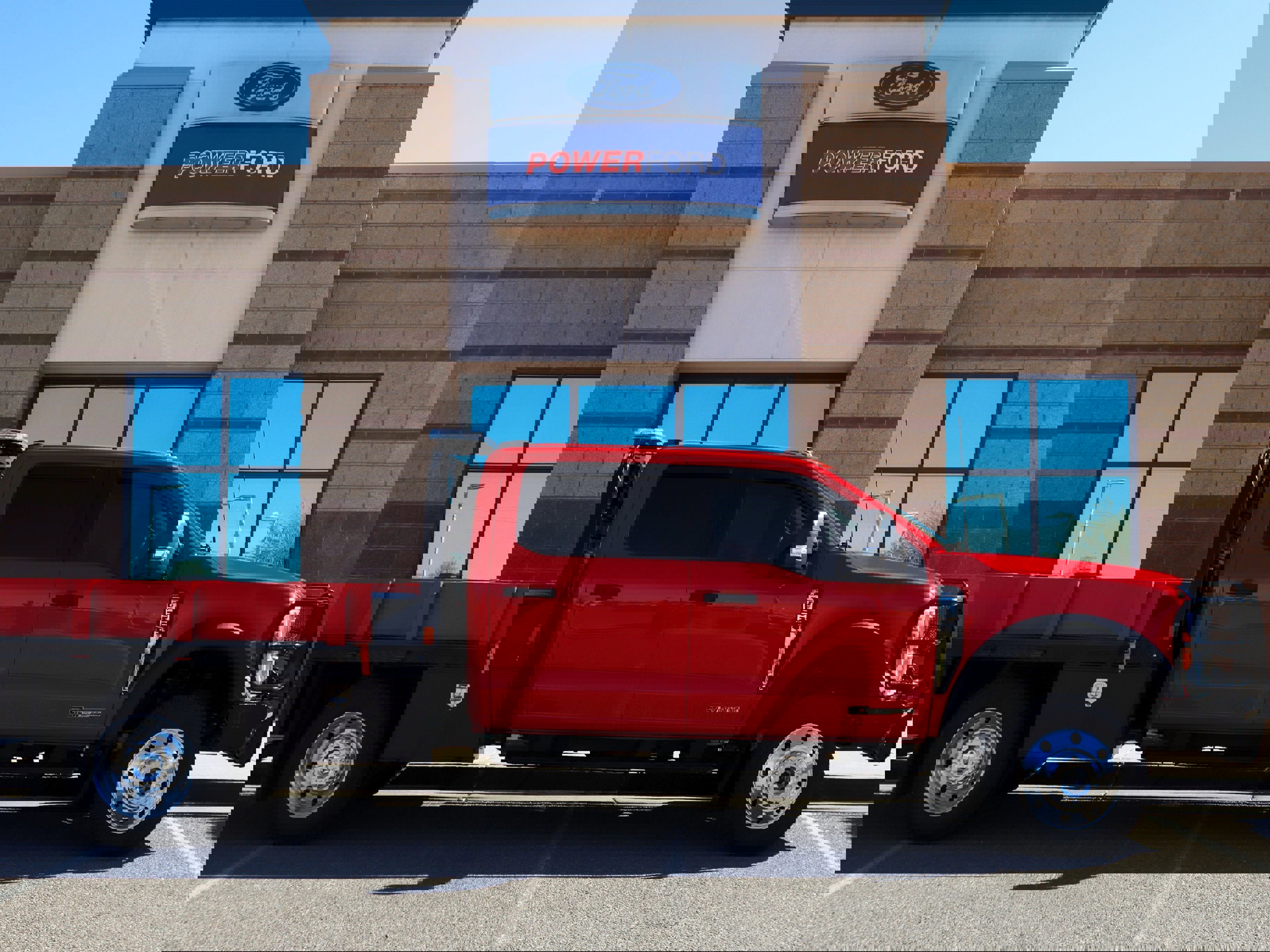 Used 2023 Ford F550 4x4 Crew Cab Super Duty image 5