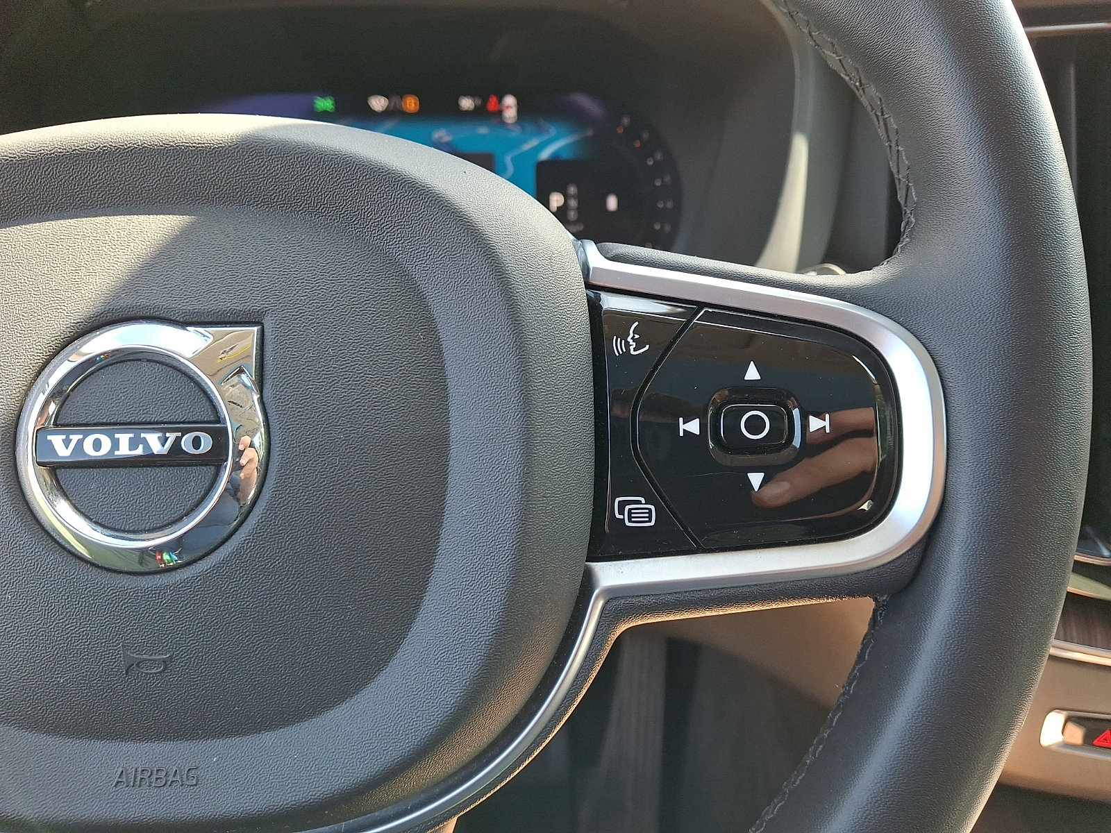 Certified 2023 Volvo XC60 B5 Plus w/ Climate Package AWD/4WD image 24