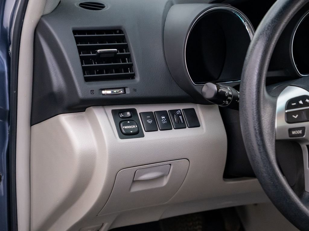 Used 2012 Toyota Highlander FWD w/ Tech Pkg image 20