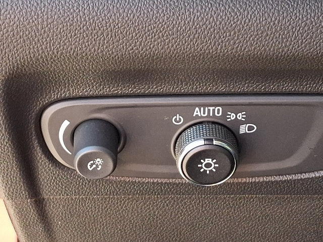 Used 2023 Buick Envision Essence w/ Sport Touring Package FWD image 24