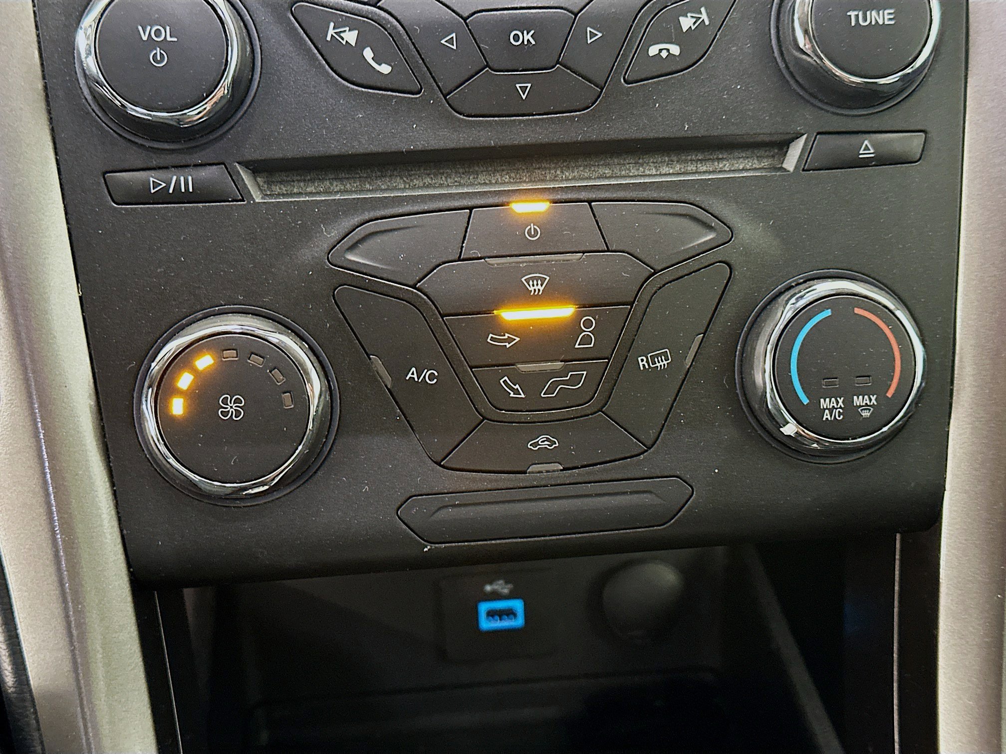 Used 2017 Ford Fusion SE image 23