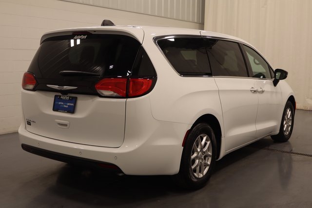 New 2026 Chrysler Voyager LX image 8