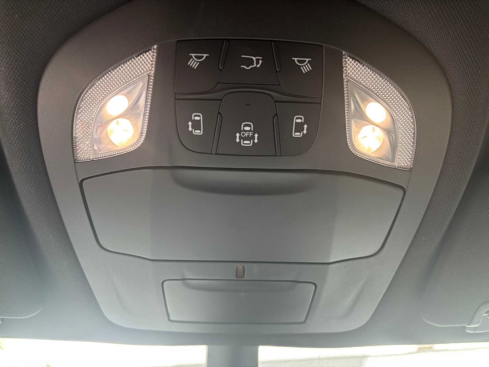 Used 2025 Chrysler Voyager LX FWD image 33