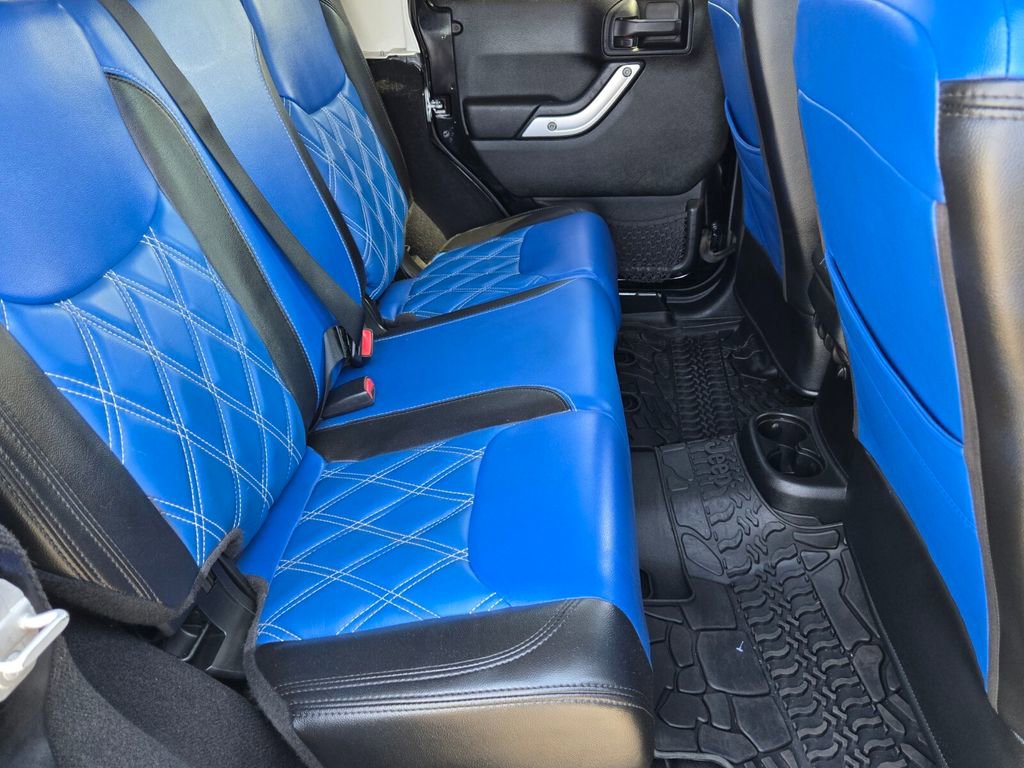 Used 2018 Jeep Wrangler Unlimited Sahara image 15