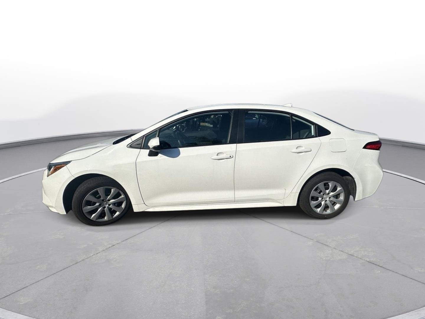 Used 2024 Toyota Corolla LE FWD image 9