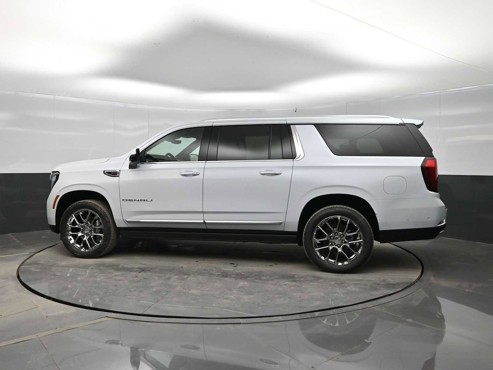 New 2026 GMC Yukon XL Denali w/ Denali Reserve Package image 5