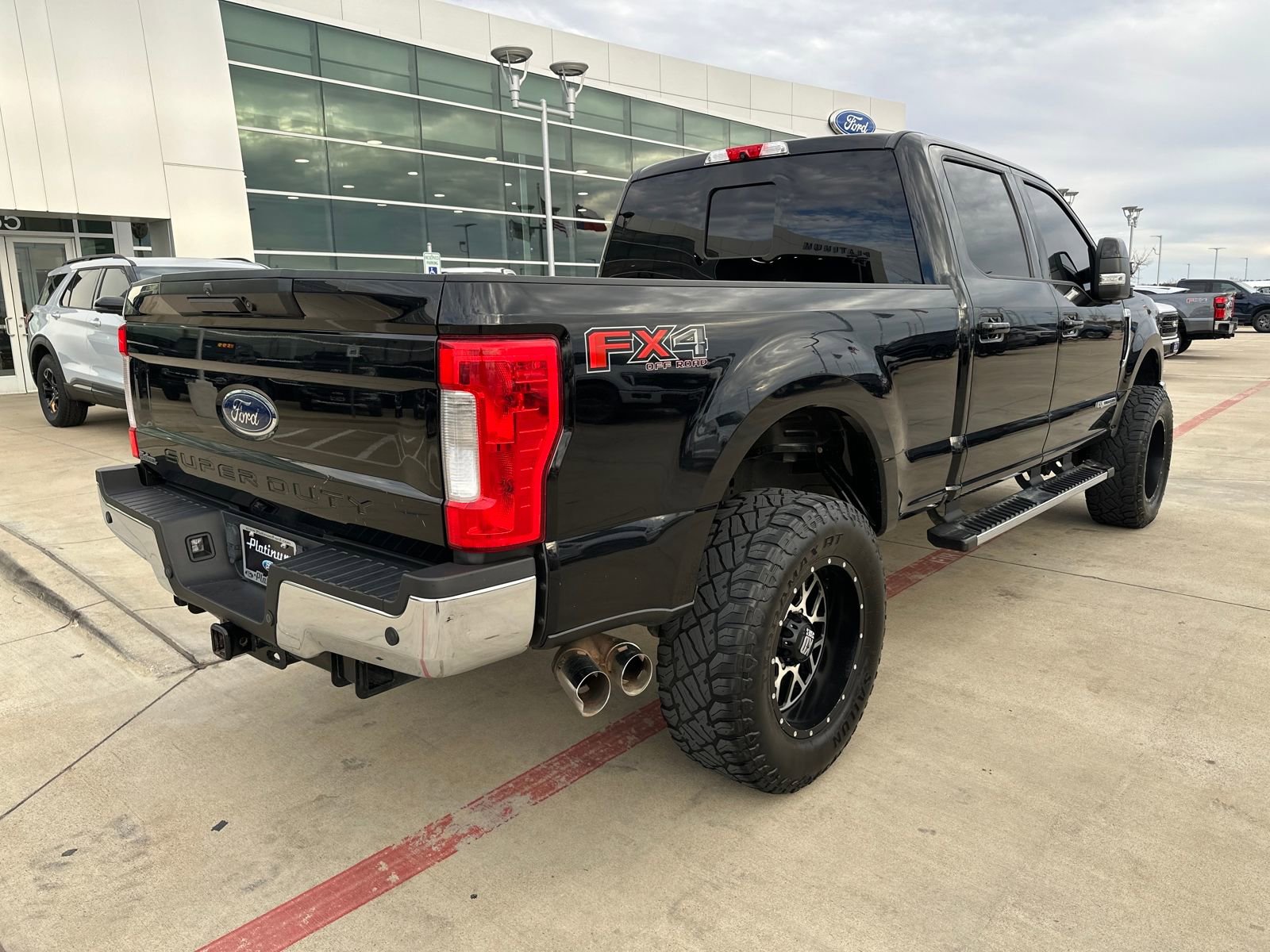 Used 2017 Ford F250 Lariat w/ Chrome Package image 5