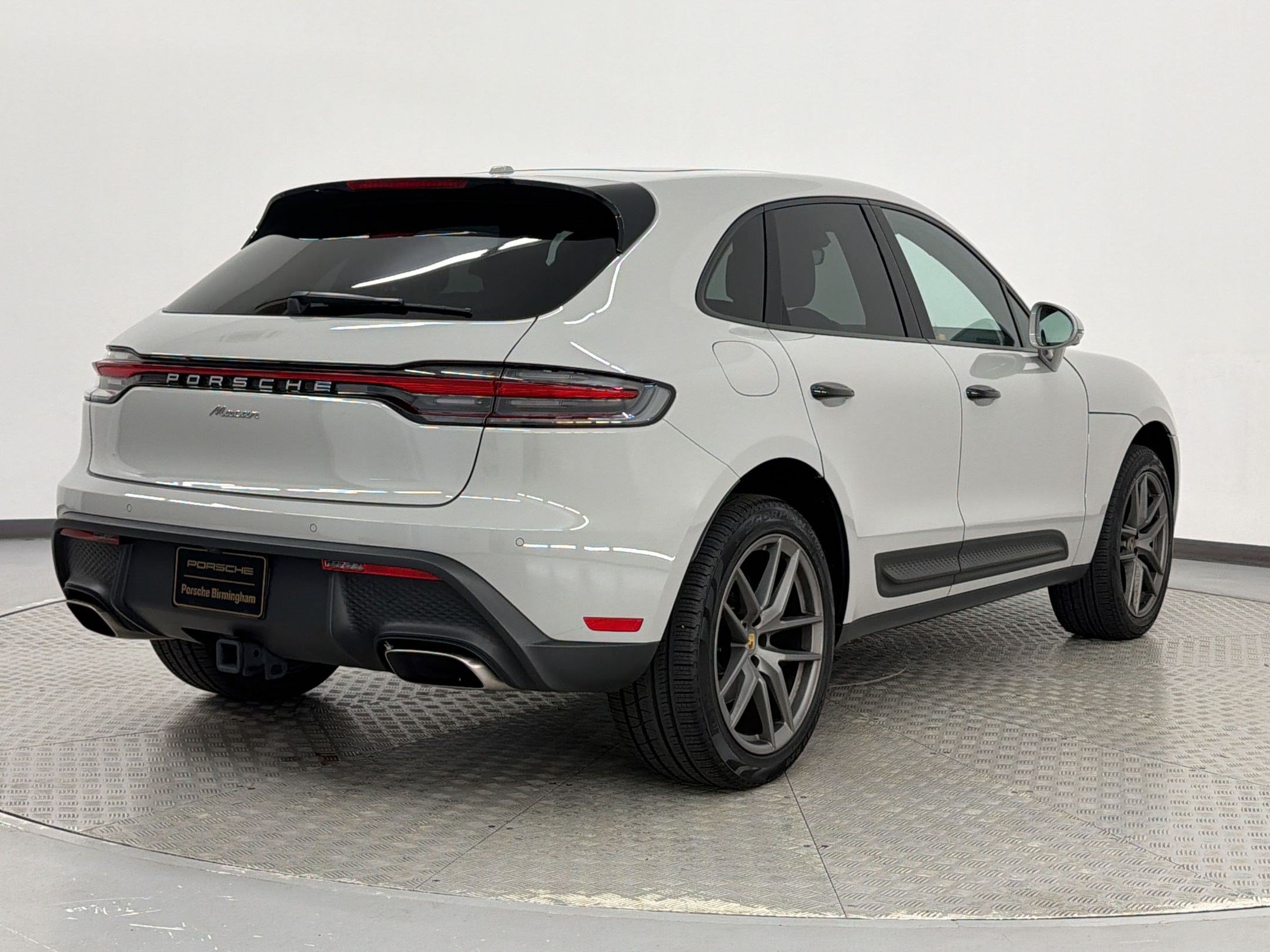Used 2026 Porsche Macan AWD/4WD image 8