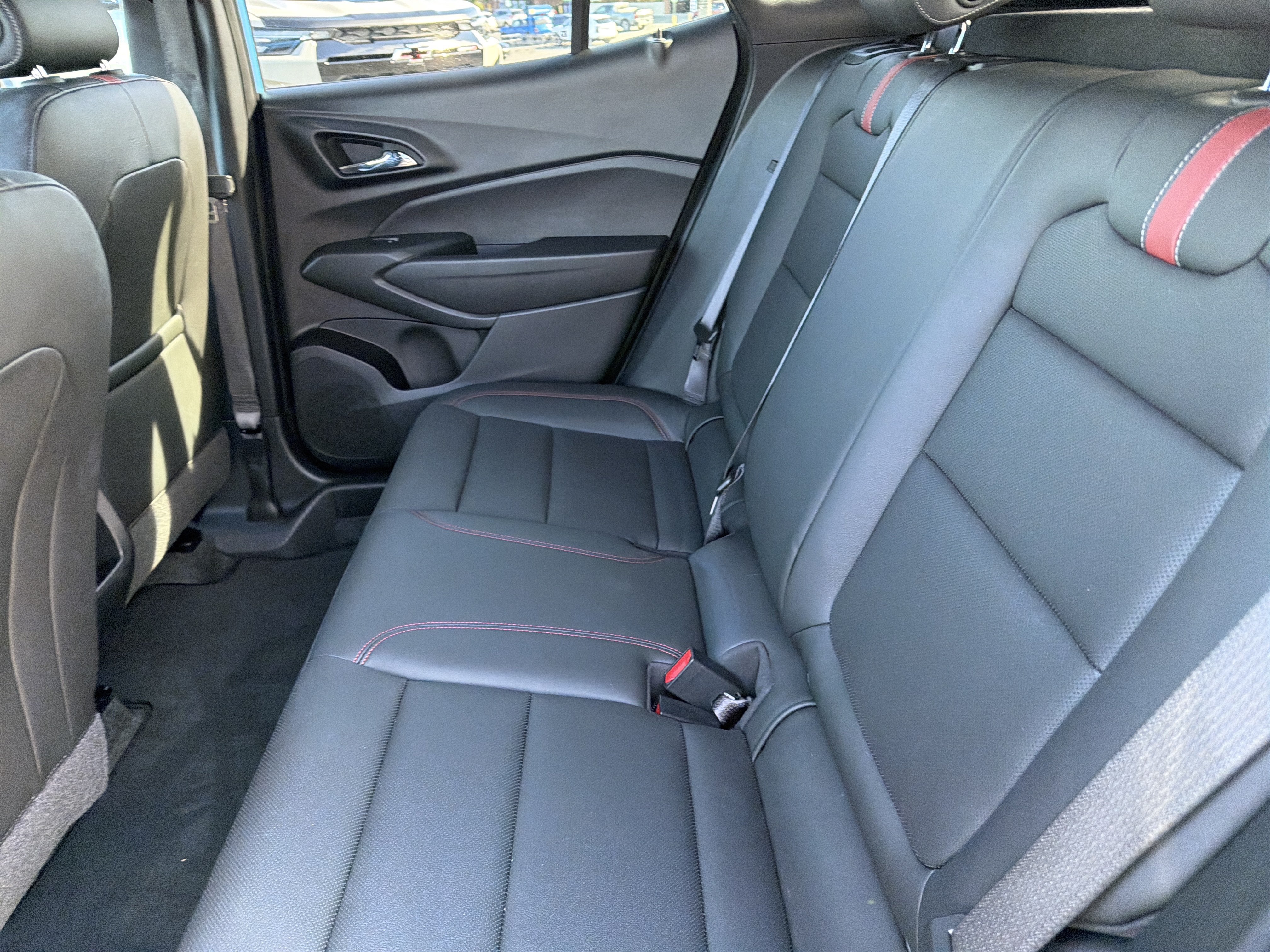 Used 2025 Chevrolet Trax RS w/ Sunroof Package FWD image 13