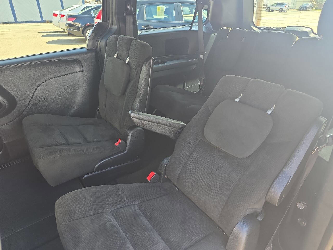 Used 2015 Dodge Grand Caravan SXT w/ Blacktop Package image 5
