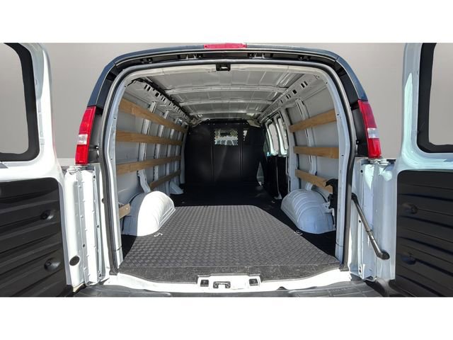 Used 2024 Chevrolet Express 2500 w/ Driver Convenience Package RWD image 31