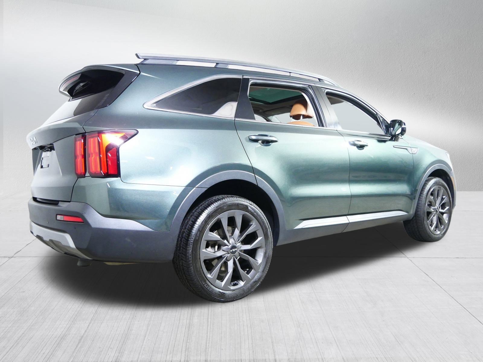 Used 2022 Kia Sorento SX Prestige w/ Rust Color Package image 7