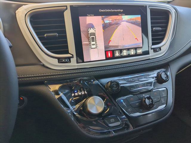 New 2026 Chrysler Pacifica Select image 13
