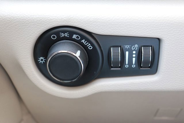 Used 2023 Chrysler Voyager LX FWD image 24