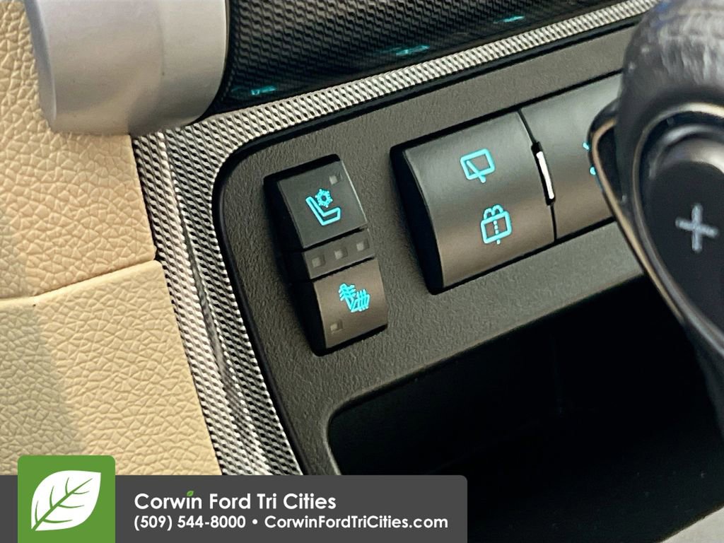 Used 2011 Chevrolet Traverse LTZ image 23