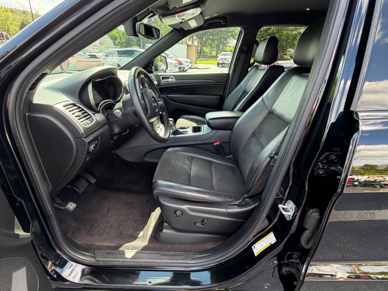 Used 2018 Jeep Grand Cherokee Altitude AWD/4WD image 12