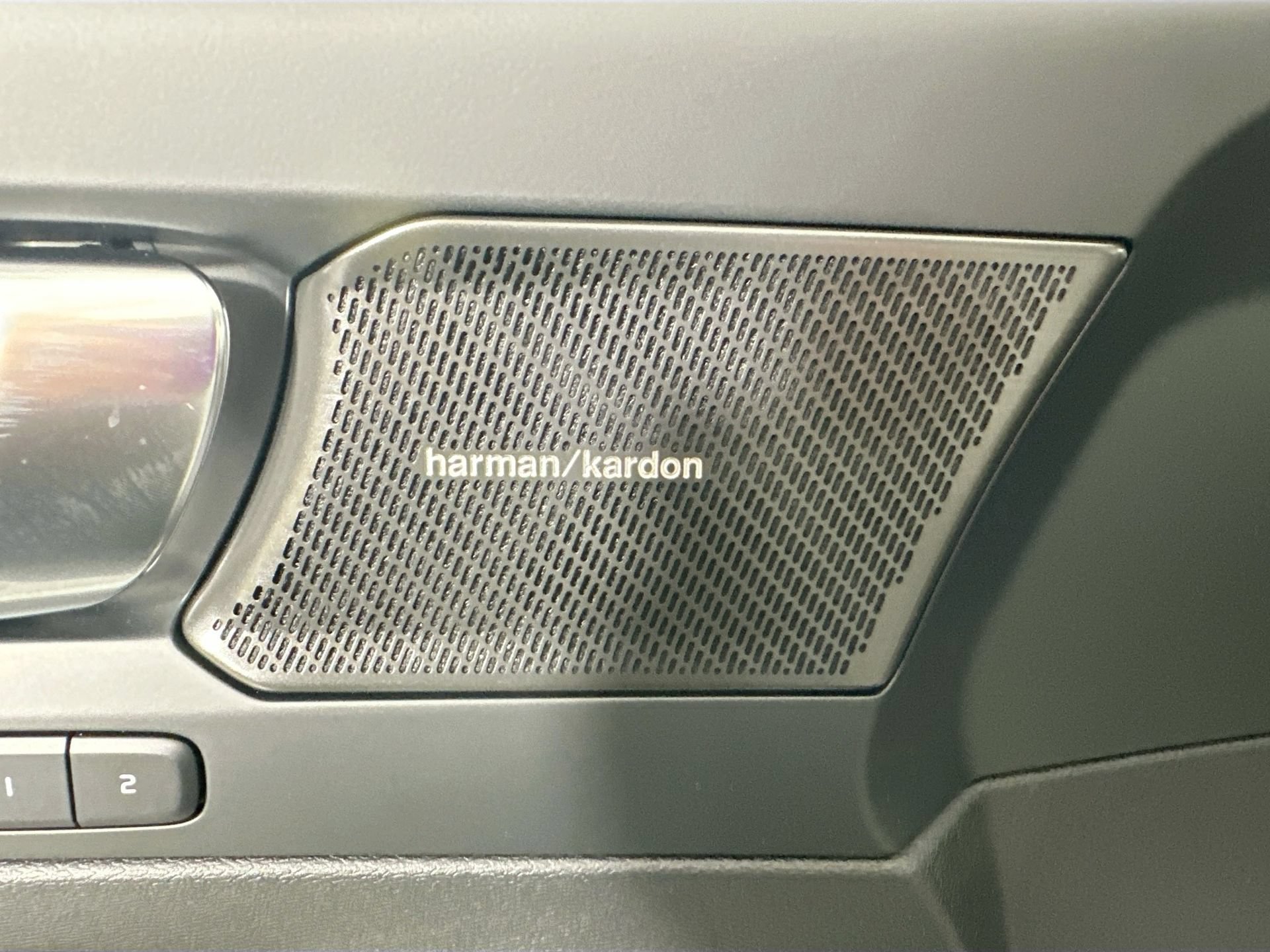 New 2026 Volvo XC40 B4 Plus w/ Protection Package Premier FWD image 18