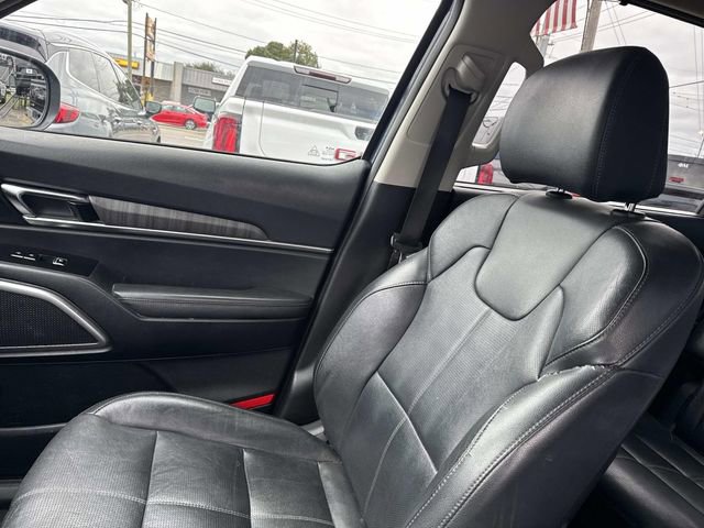 Used 2023 Kia Telluride EX w/ EX Captain's Chair Package image 21