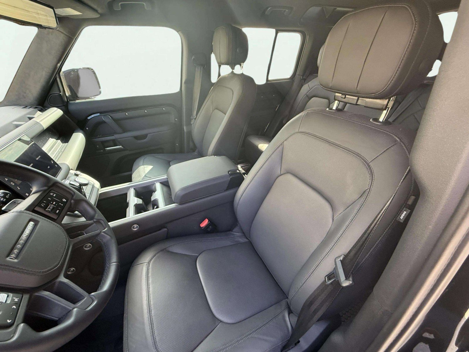 Used 2025 Land Rover Defender 110 V8 image 10