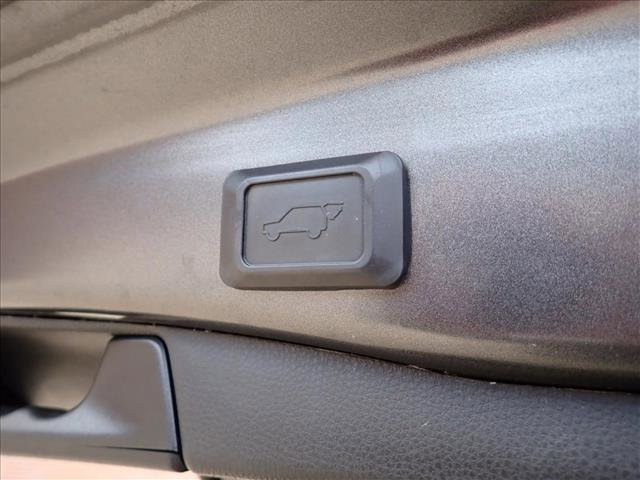 Used 2021 Toyota RAV4 XLE w/ Convenience Package FWD image 6