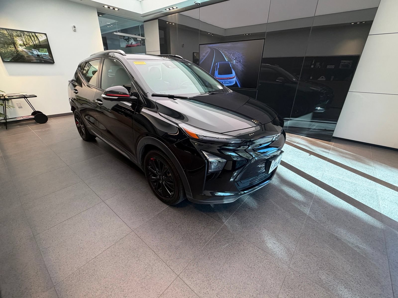 Used 2023 Chevrolet Bolt EUV Premier w/ Redline Edition FWD image 5