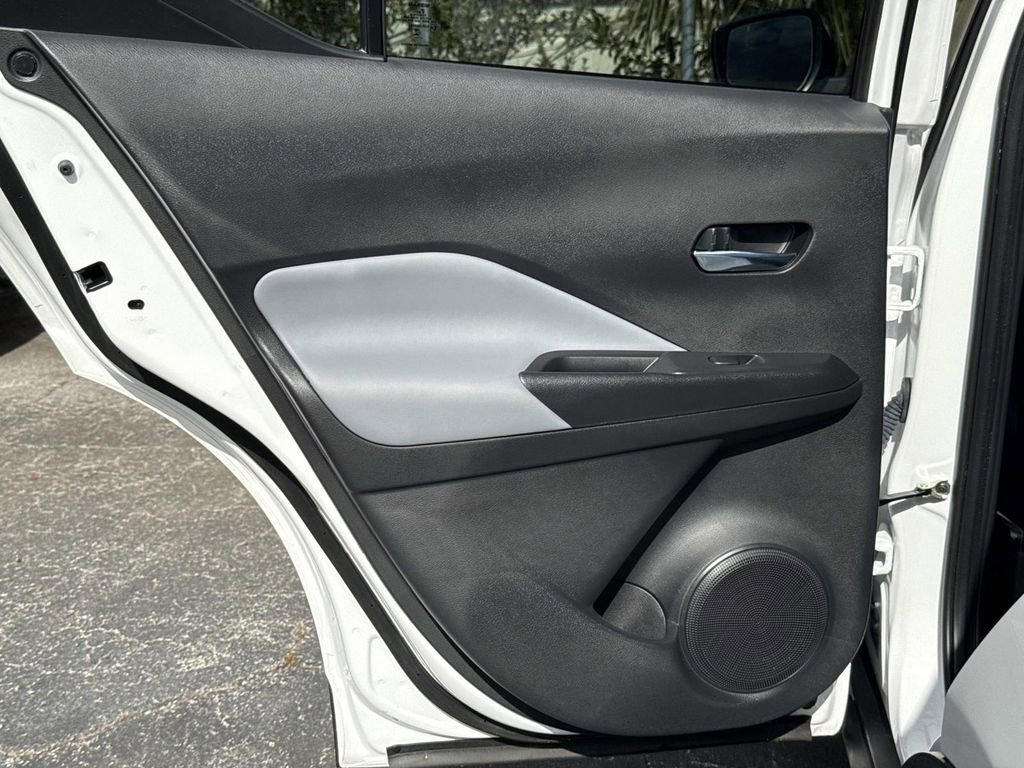 Used 2023 Nissan Kicks SR w/ SR Premium Package FWD image 11