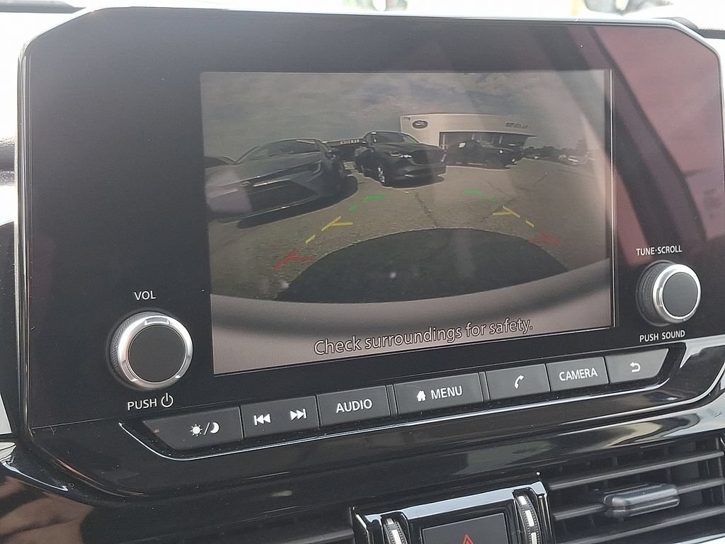Used 2024 Nissan Pathfinder SV AWD/4WD image 18