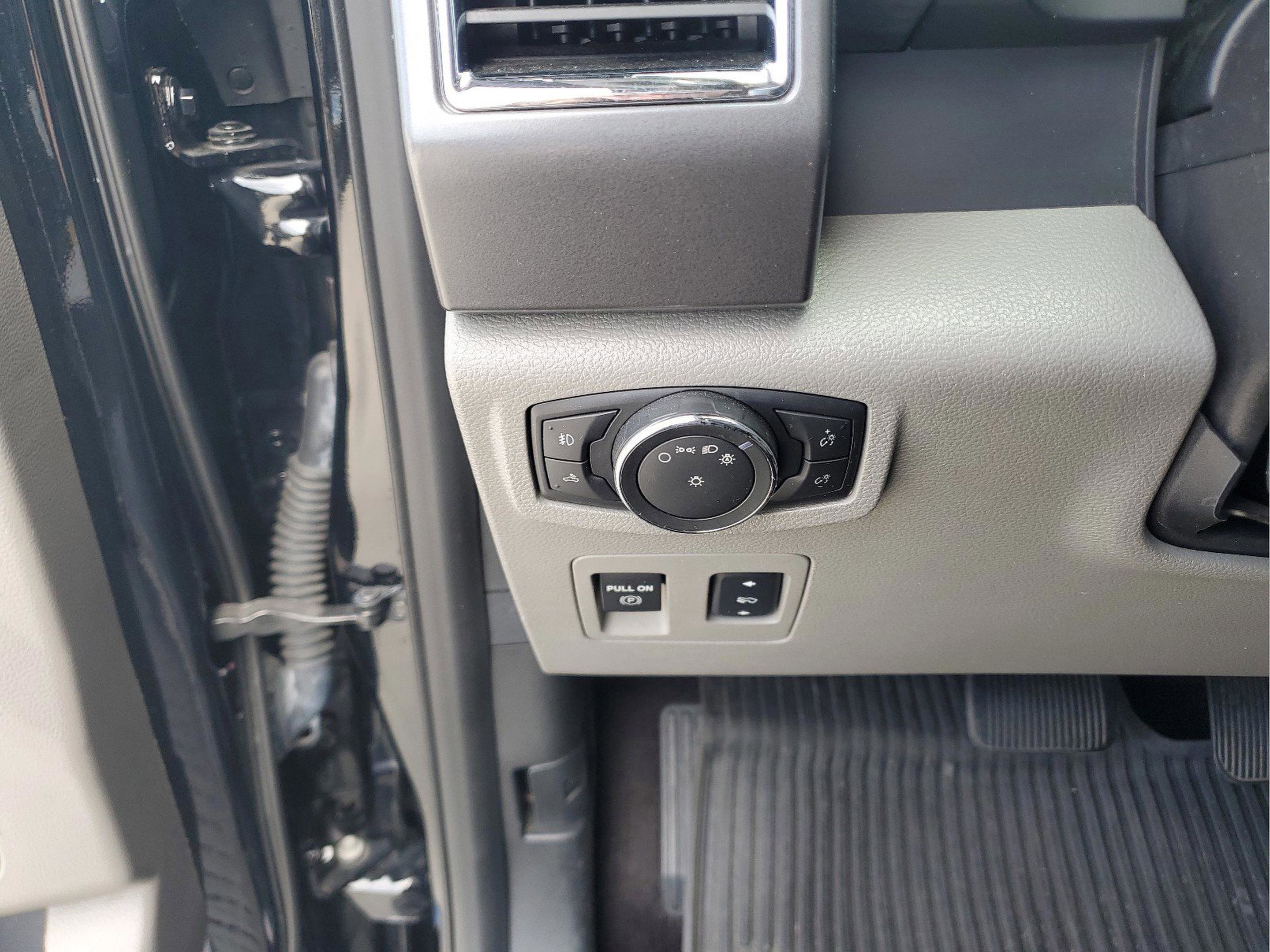 Used 2016 Ford F150 XLT w/ Equipment Group 302A Luxury image 28