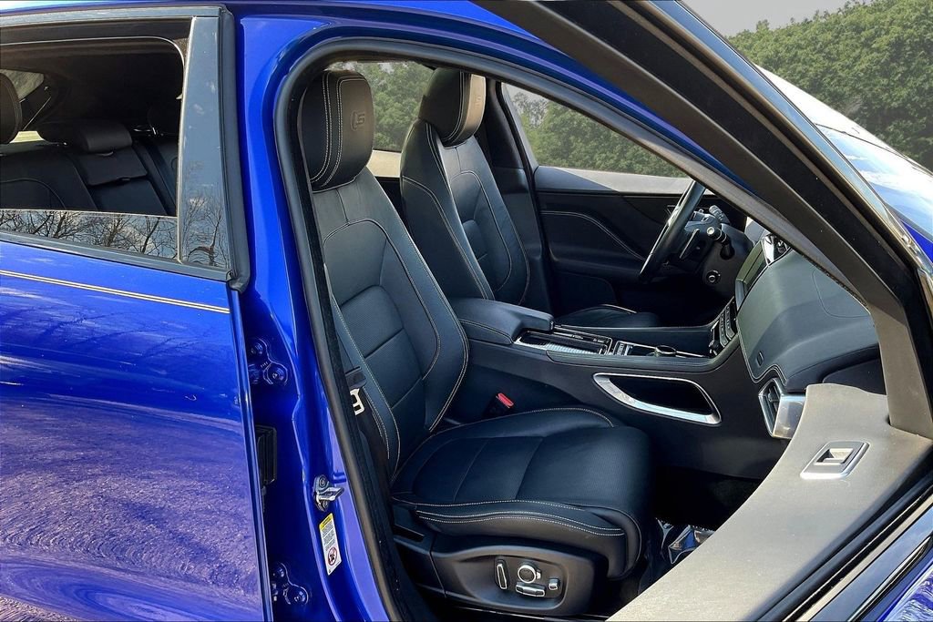 Used 2020 Jaguar F-PACE S image 28