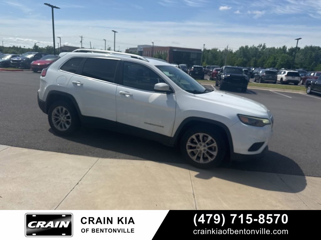 Used 2019 Jeep Cherokee Latitude w/ Popular Appearance Group FWD image 3