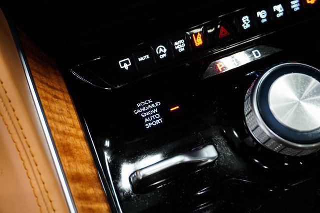 Used 2023 Jeep Grand Wagoneer Series III AWD/4WD image 32