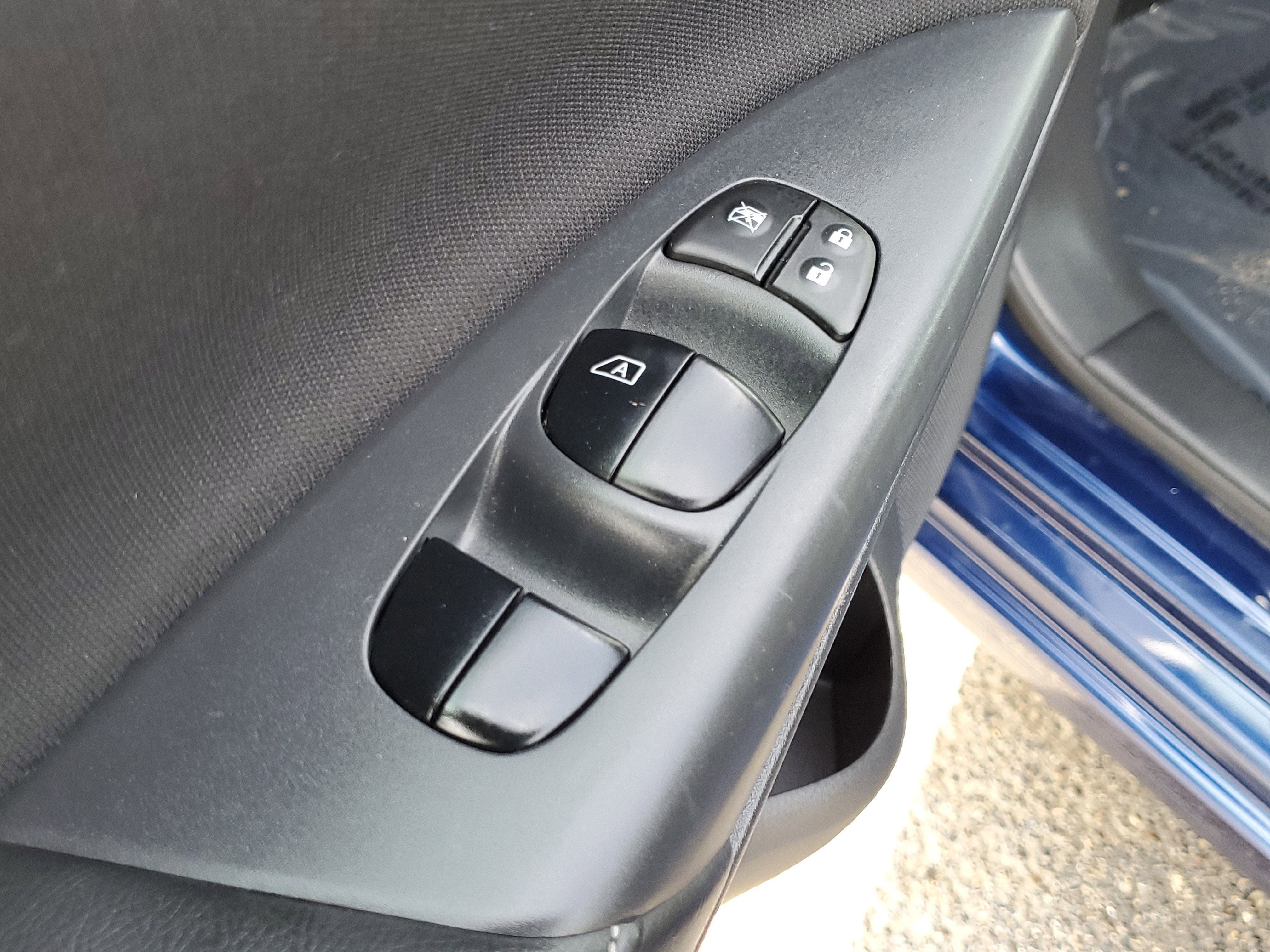 Used 2017 Nissan Sentra S FWD image 17