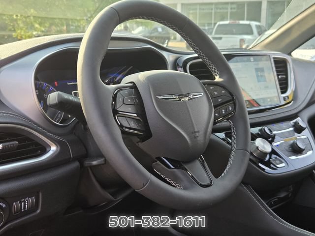 Used 2026 Chrysler Pacifica Limited w/ Uconnect Theater Family Group FWD image 11