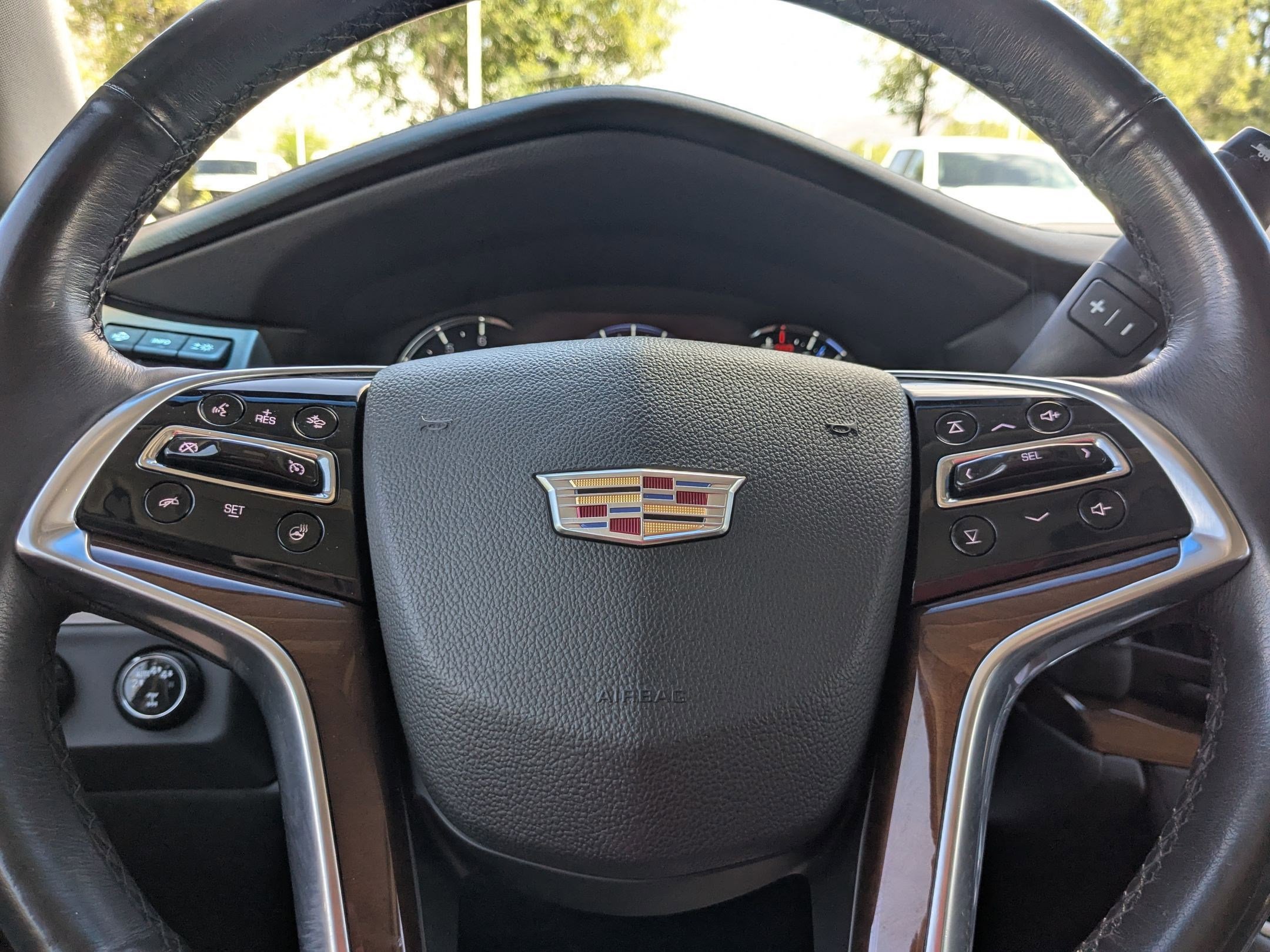 Used 2019 Cadillac Escalade Luxury AWD/4WD image 16
