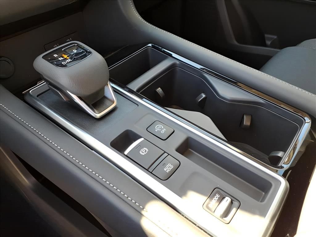 New 2025 Nissan Pathfinder SV image 18